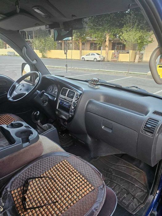 KIA BONGO Sotiladi