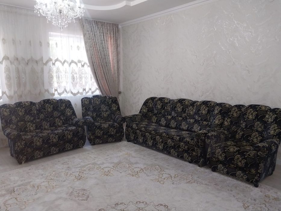 Продам диваны с креслами