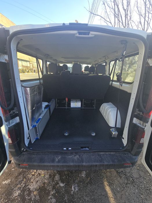 Inchiriez Renault Trafic Combi 2025 8+1 Locuri