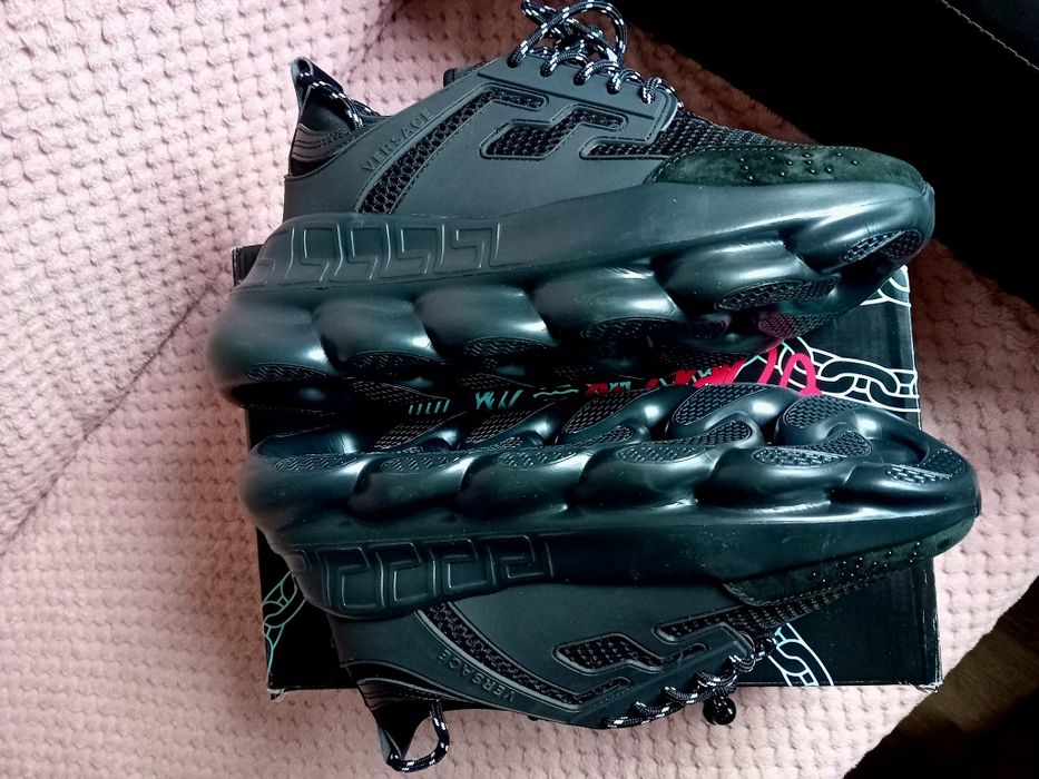 Versace Chain Reaction black