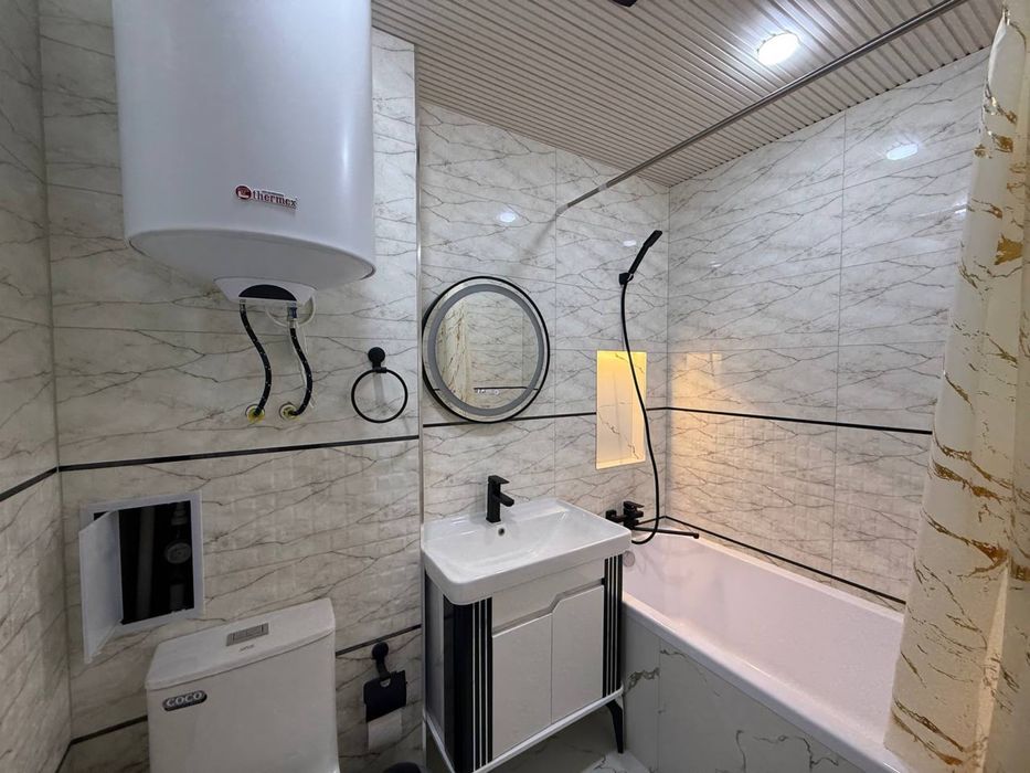 Сдается 1 х комнатная квартира на 4 этаже  Цум 400 $