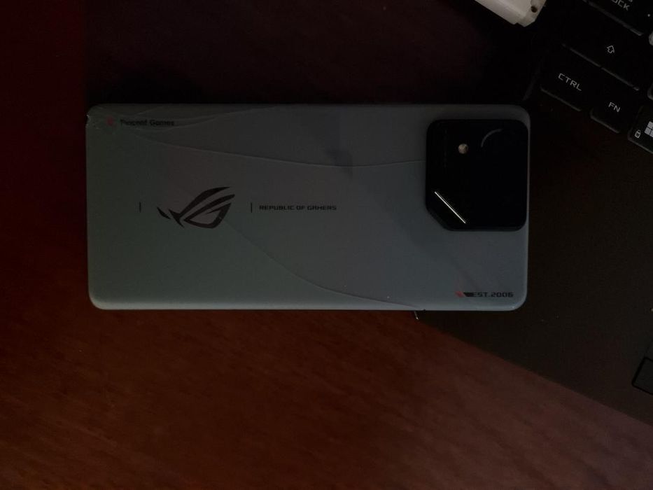 Продам Asus ROG phone 8