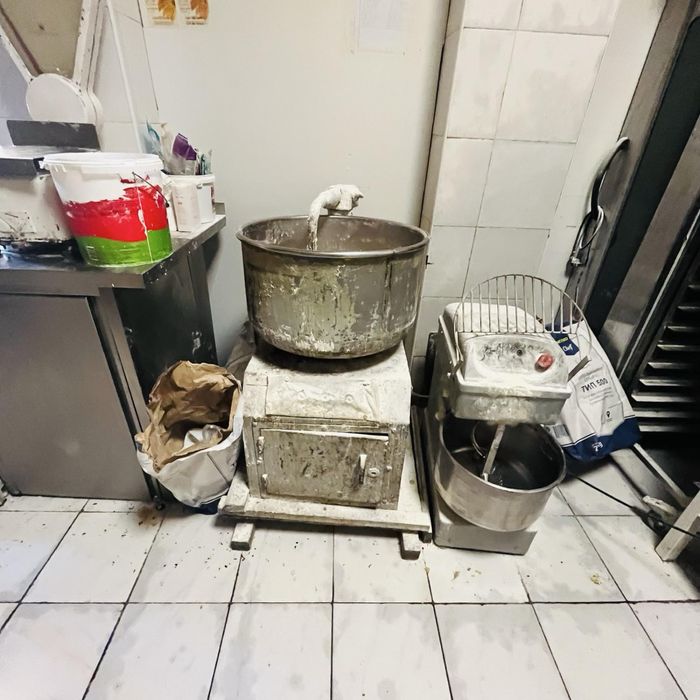 Продавам оборудване за баничарница!