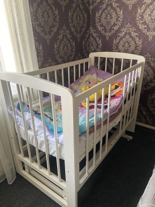 Продам детскую кровать качалку