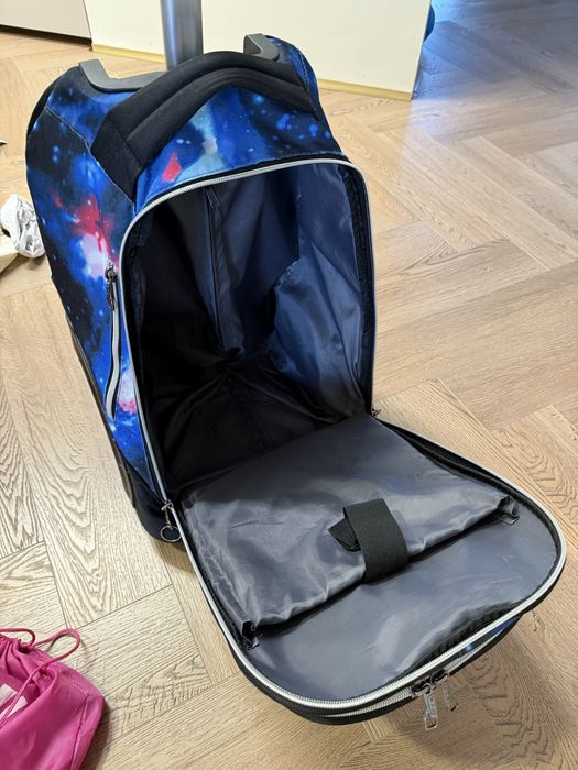 Чемодан на колесах. Сумка фигуриста