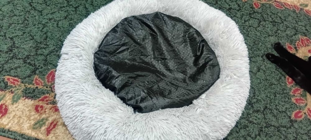 Лежанка для кошки новая