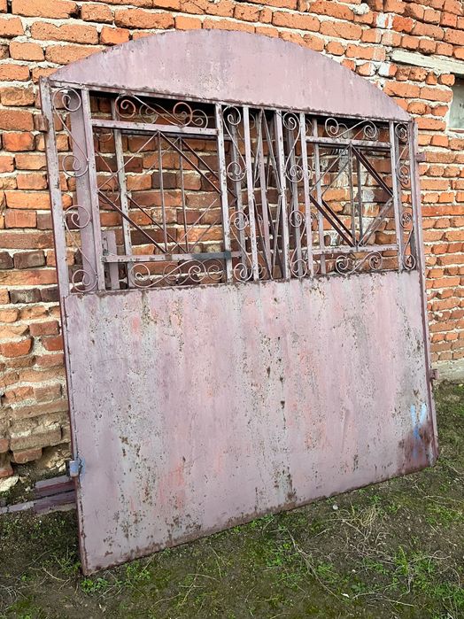 Дворна врата голяма и малка