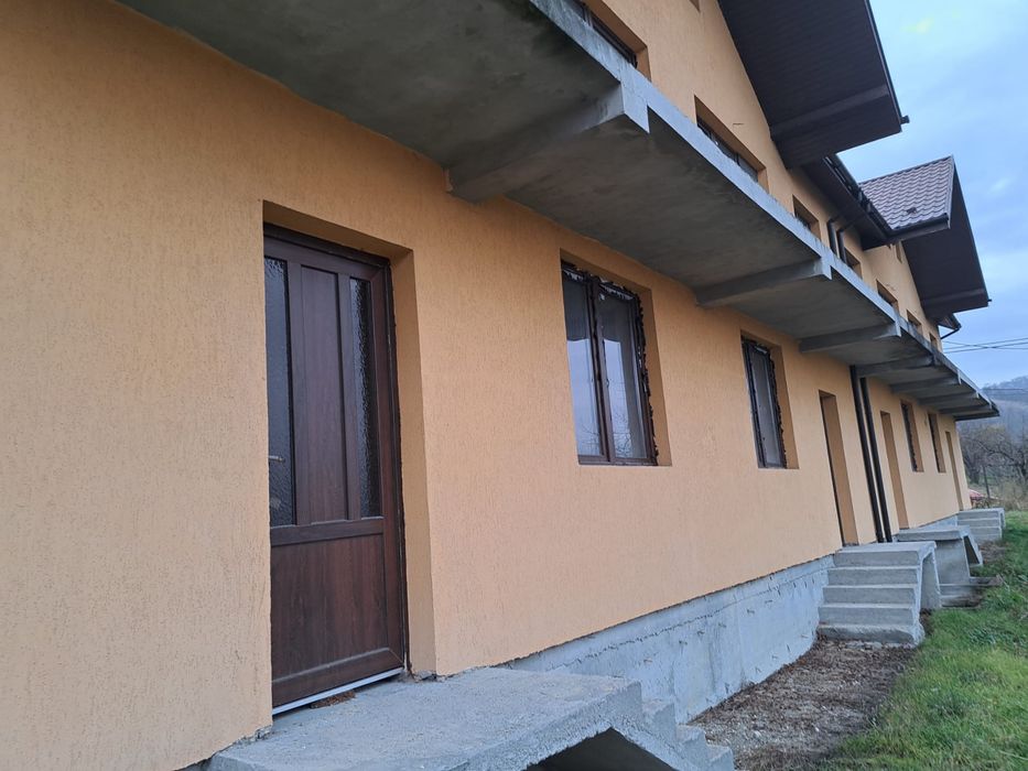 Vand cladire in deva cu 4 apartamente