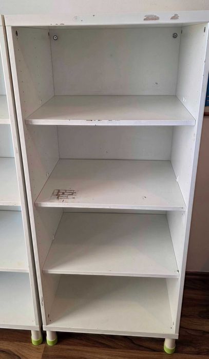 Vând 2 cadre de depozitare / biblioteci IKEA Stuva  ptr copii  (cu 3 polițe incluse și picioare reglabile), practice și încăpătoare.