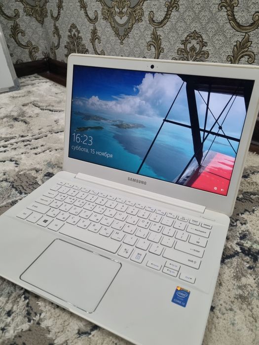 Samsung noutbuk. Sotildi
