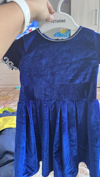 Продам платье на 3 года