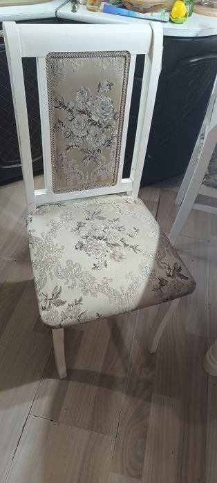 Стол со стульями