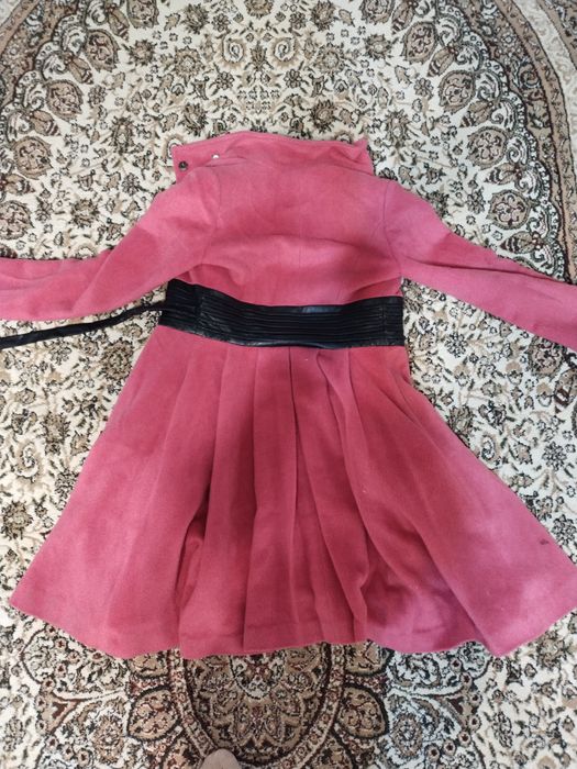 Продам пальто малиновое