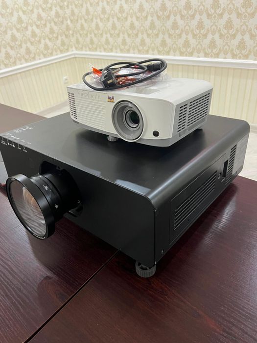 Профессиональный проектор Panasonic PT-DZ  7000 lm