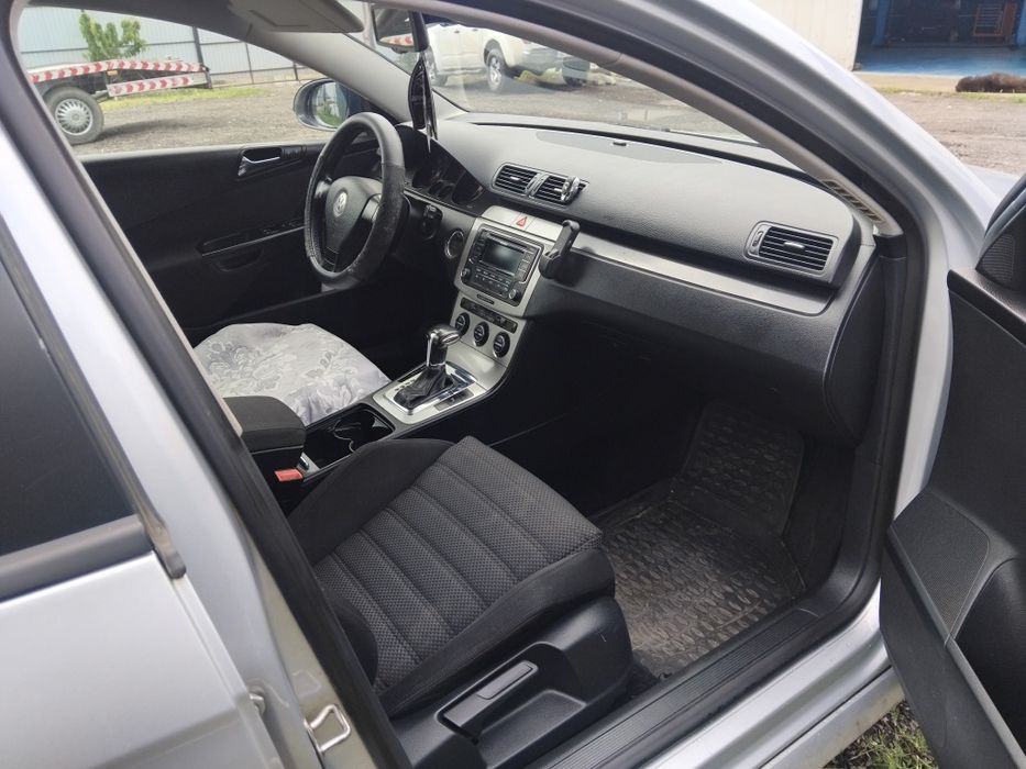 Vând sau schimb vw passat b6 cu Logan 2