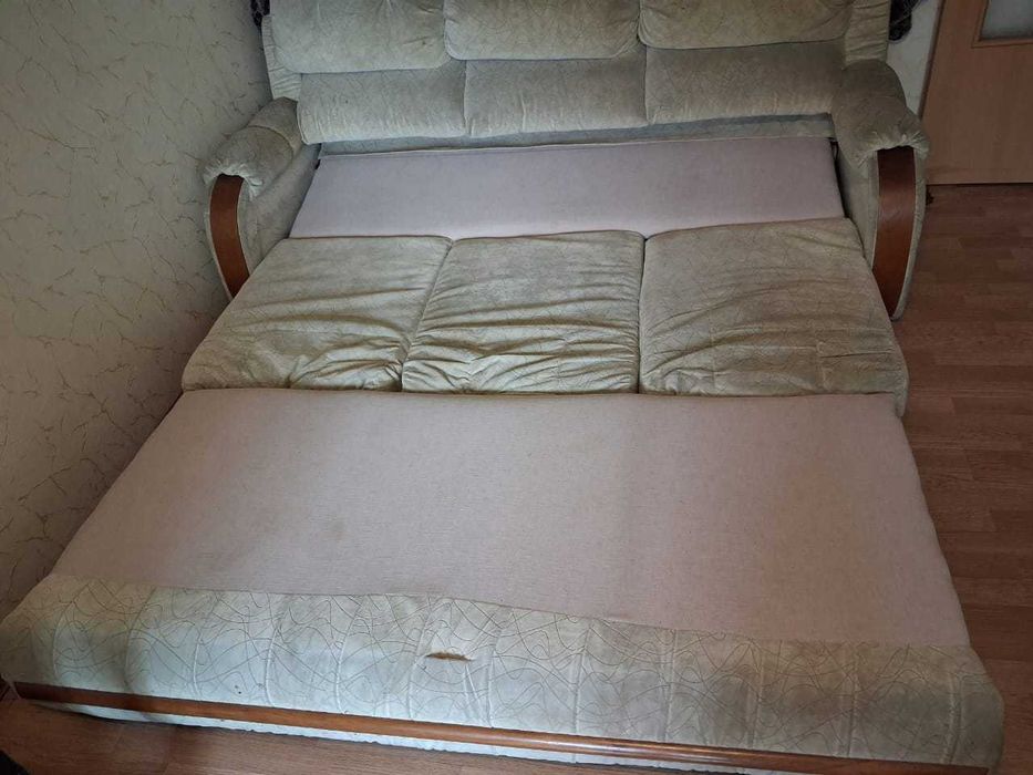 Раскладной диван и два кресла