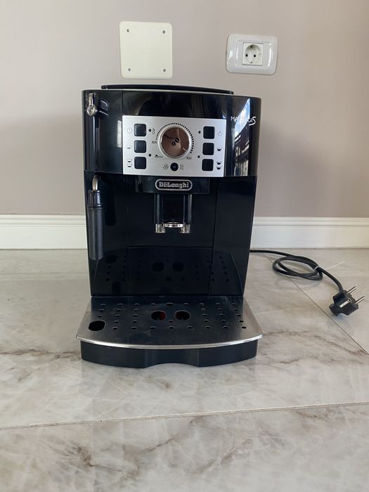 Aparat cafea -expresor Delonghi Magnifica S