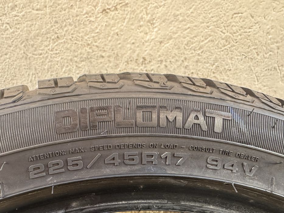Автомобилни гуми 225 45 17 Diplomat