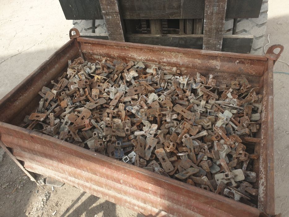 Нови поцинковани шпилки за кофраж