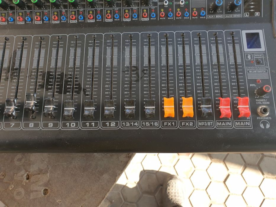 Активный мишкерный пульт