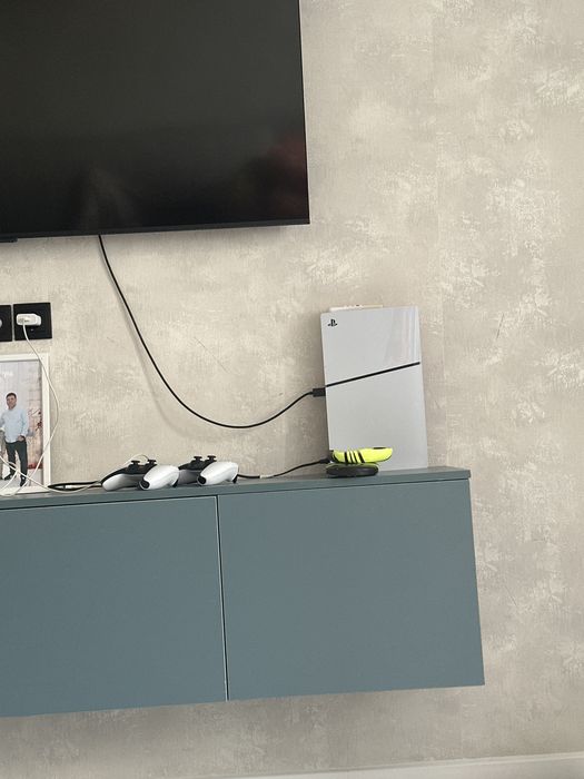 Игровая приставка PS5 с двумя джостиками