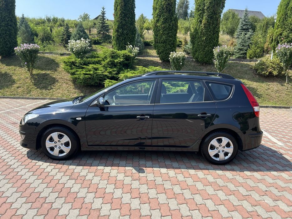 -Hyundai i30 facelift-break-2011-1.4benzina-109cai-euro5-adusa din germania-