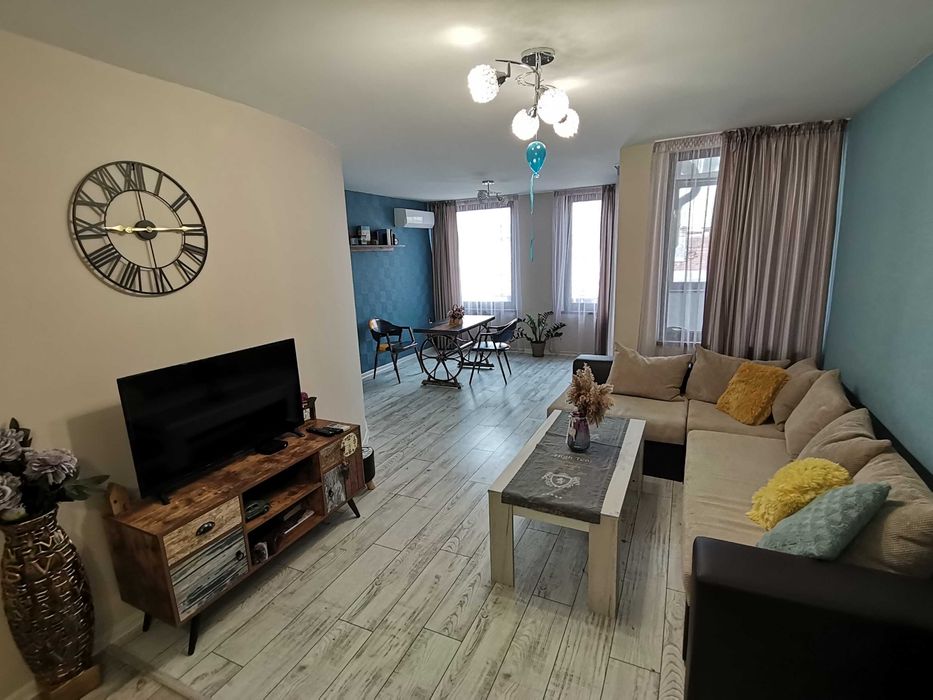 Дава се под наем Двустаен апартамент в Бургас, Възраждане - 80 кв.м за 357 € - Снимка #2