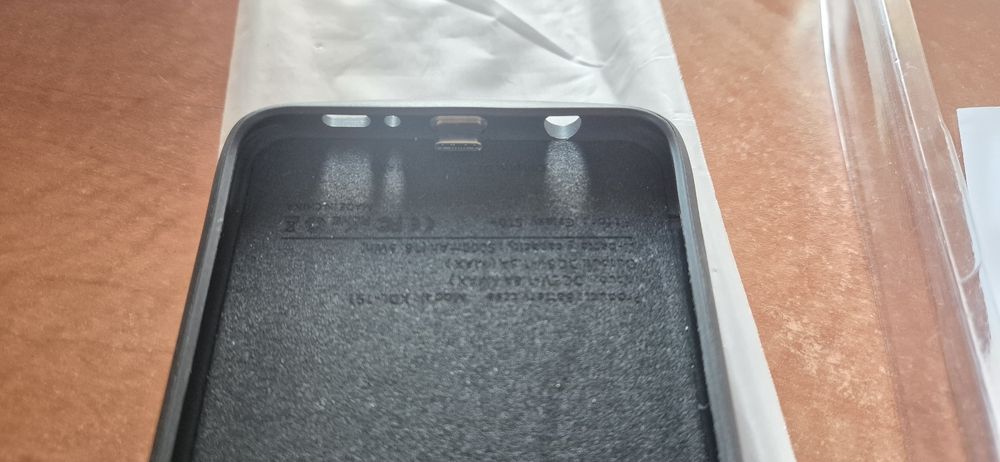 Продавам калъф за Samsung S10+ с вградена батерия 5000 mA - 35 евро