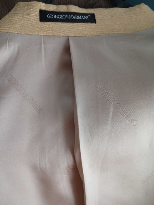 Vand costum Armani marimea 58