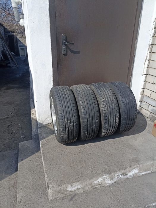 Продам летние шины с дисками