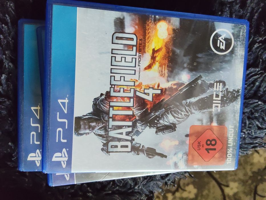 PS4 1TB cu 2 manete negociabil