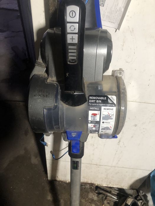 Aspirator dirt devil pe acumulator