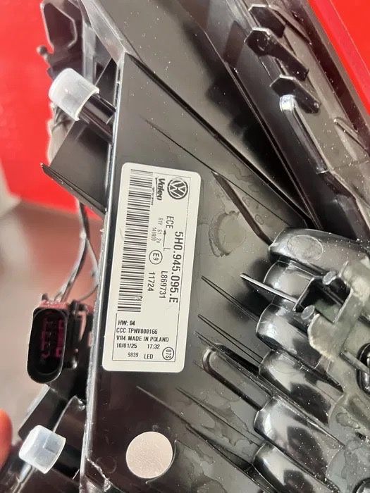 Stop stanga led pe aripa Vw Golf 8 hatchback scurt