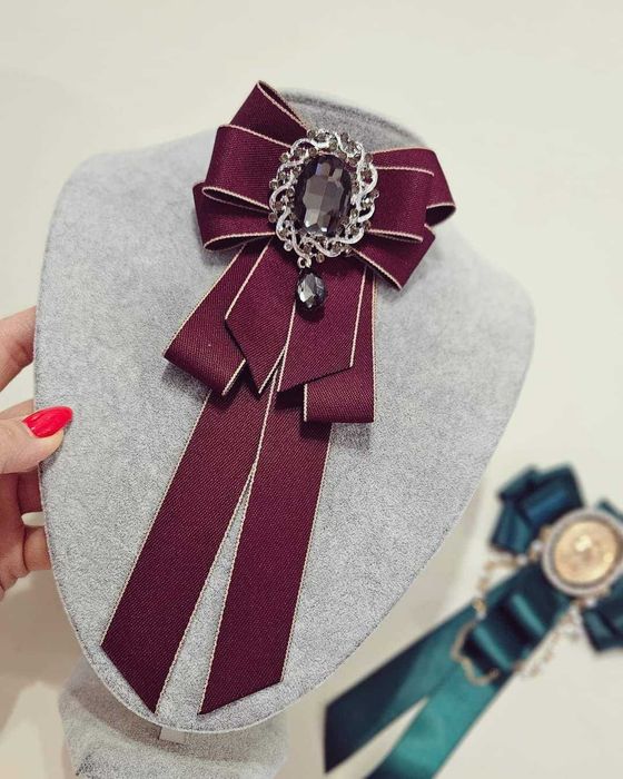 Дизайнерски ръчно изработени брошки