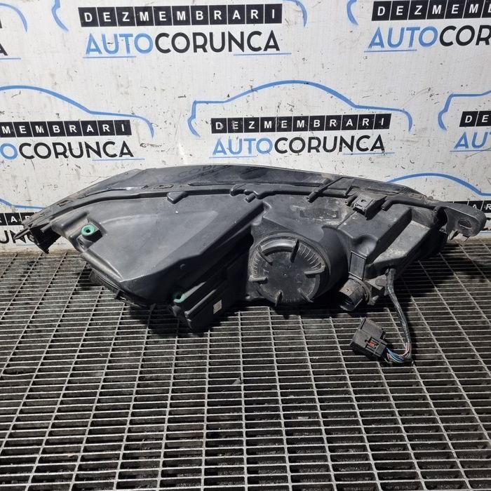 Far Stanga Jaguar F - Pace 2015 - 2020 SUV 4 Usi (1141) Cu lupă Nu are cod