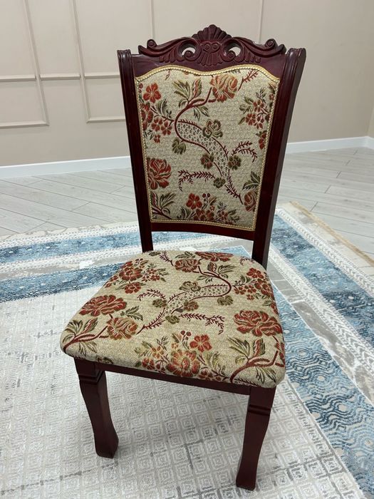 Срочно Продам гостинный стол комплект