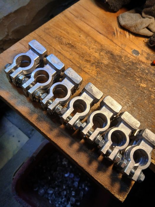 Продам клеммы свинцовые.