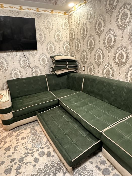 Divan 6 ta yostiqlari bn tegi ochladi stulchasi 2 ta narxi 3 mln