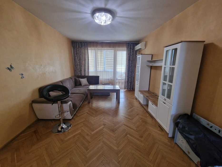 Обзаведен апартамент с три спални за продажба в кв. Ален мак, гр. Благоевград