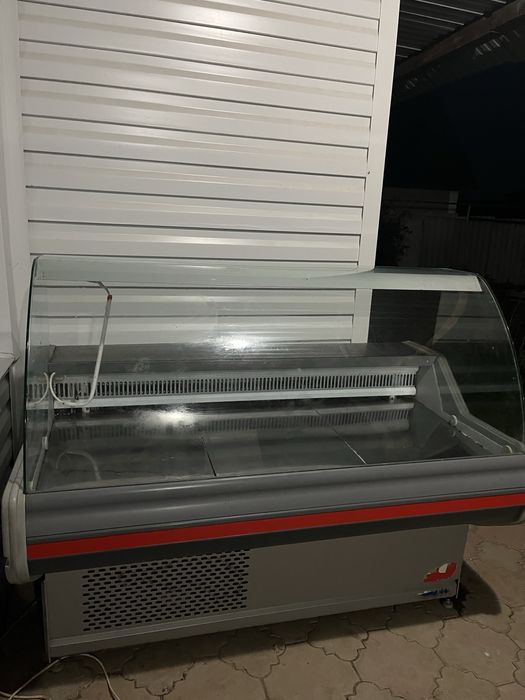 Продам витринный холодильник бу