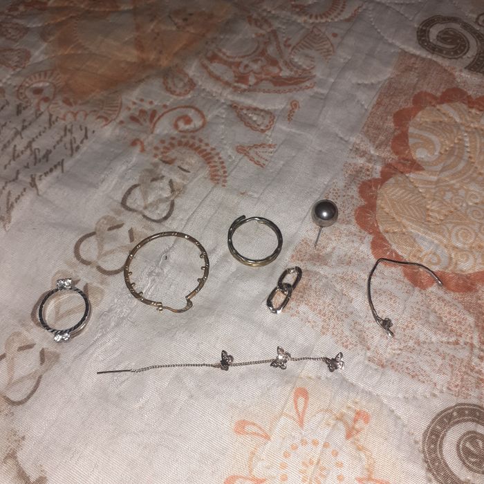 Пръстени, обеци, верижки и пр