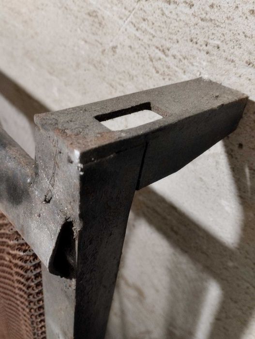 Детско ретро легло с ръчно изрисувани табли.