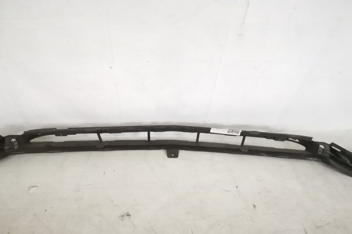 Оригинална долна подсилваща лайсна за предна броня в добро състояние М