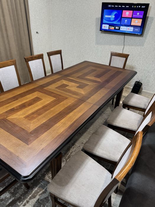 продам госттиный стол со стульями