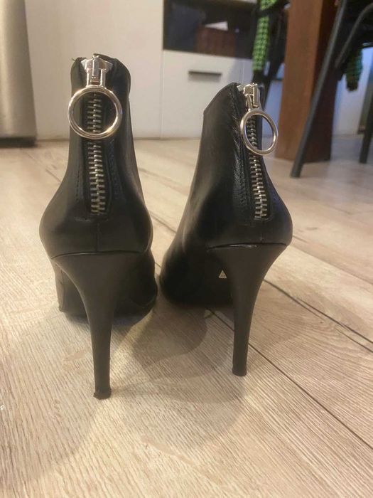 Продавам дамски боти и обувки