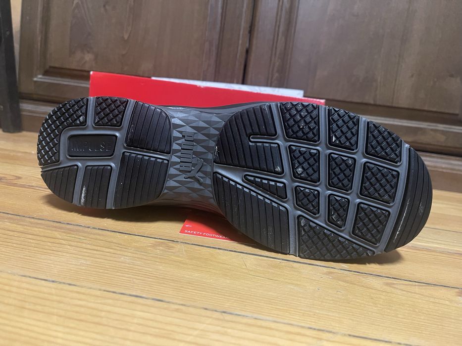 Продавам работни обувки