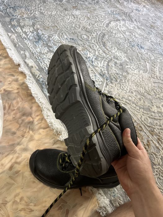 Черные спец ботинки с металическим подноском 40 размер