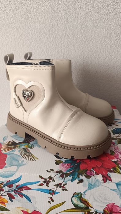 Продам осенние ботинки