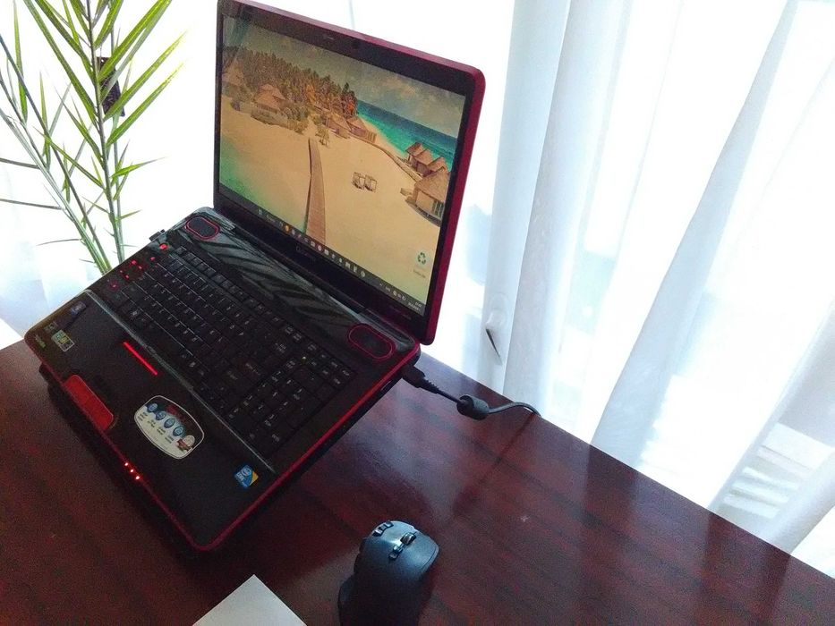 Лаптоп Toshiba Qosmio X505-Q887 18.4" | i7 | 8GB RAM | 256GB SSD | Като Нов! Ретро Екзотика