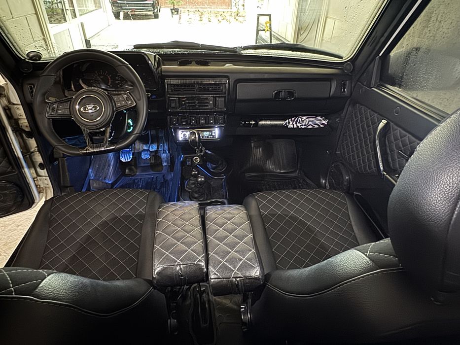 Niva 21214 4x4 sotiladi.